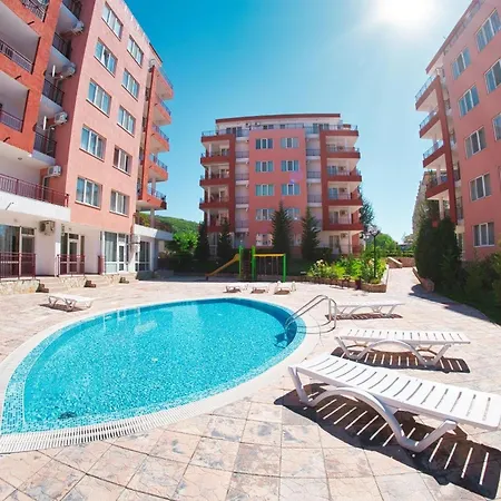 Privelidge Big Pool And Sea First Floor النايت