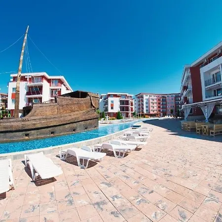 Privelidge Big Pool And Sea First Floor Apartment
